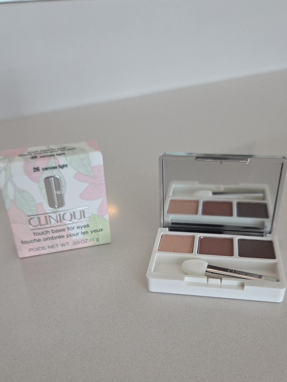 Clinique Eye Primer - Touch Base For Eyes (Canvas Light) And Eyeshadow Trio